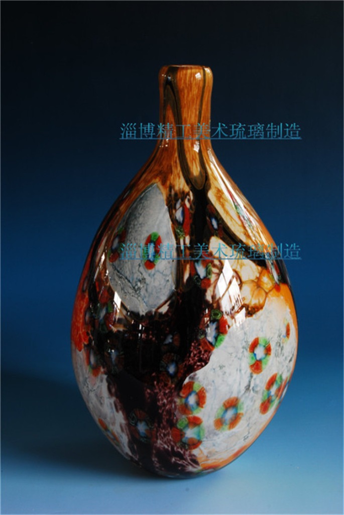 匠心獨運 探訪淄博傳統手工琉璃工藝品，領略吹制玻璃梅瓶的藝術魅力